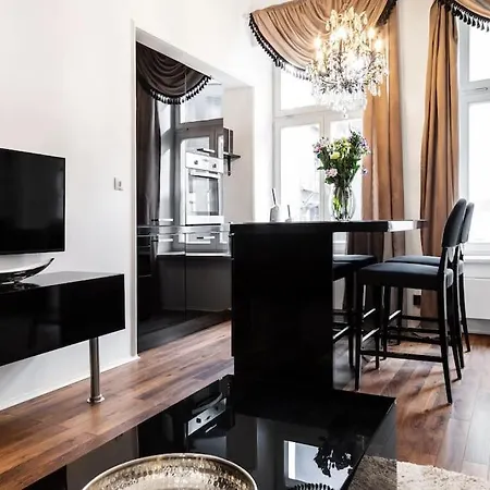 Househost Apartment:lobzowska 22