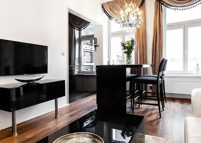 Househost Apartment:lobzowska 22