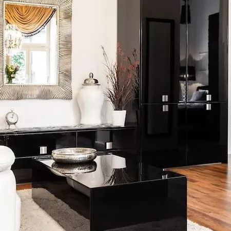 아파트 Househost Apartment:lobzowska 22 크라쿠프